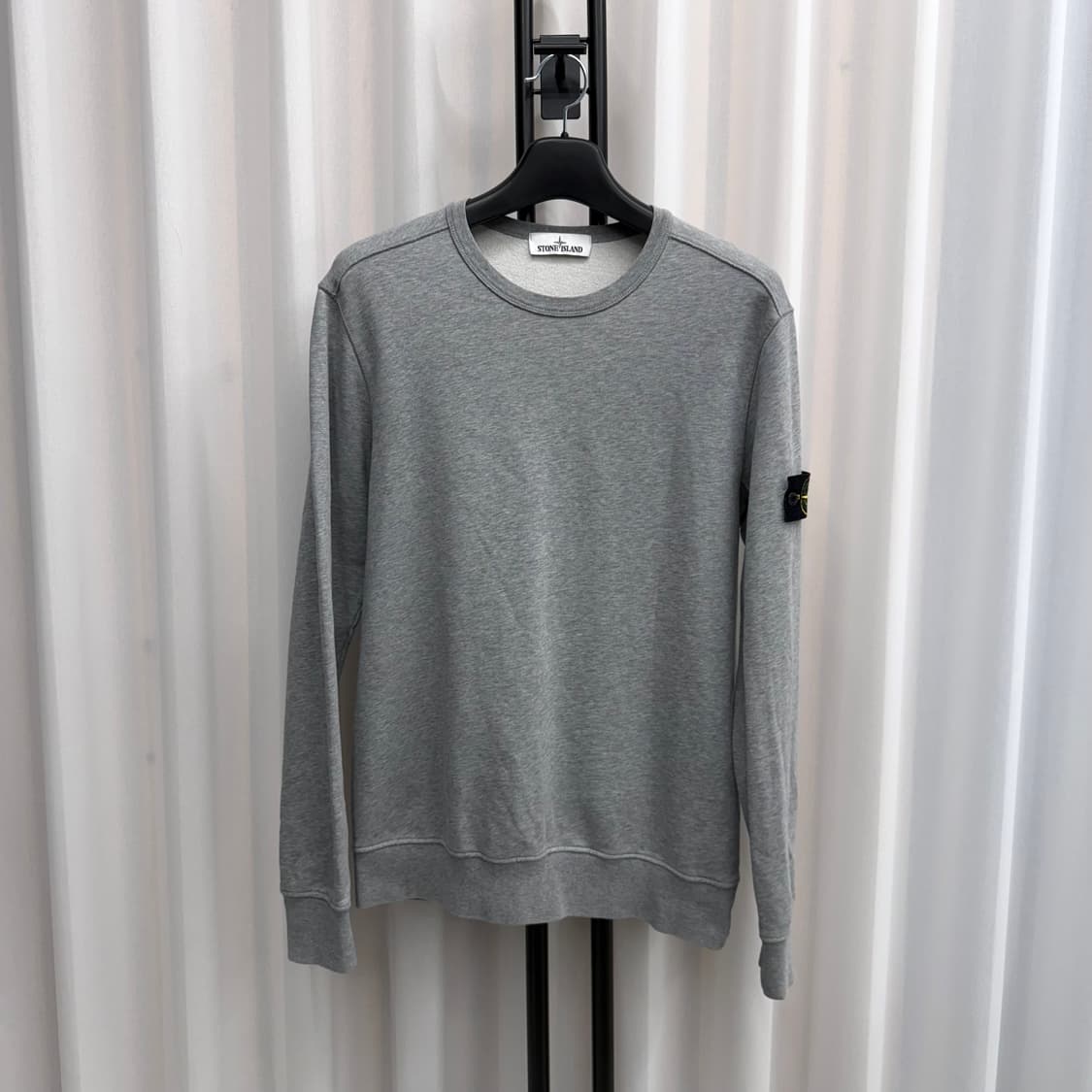 [L] 스톤아일랜드 맨투맨 그레이 상품이미지1