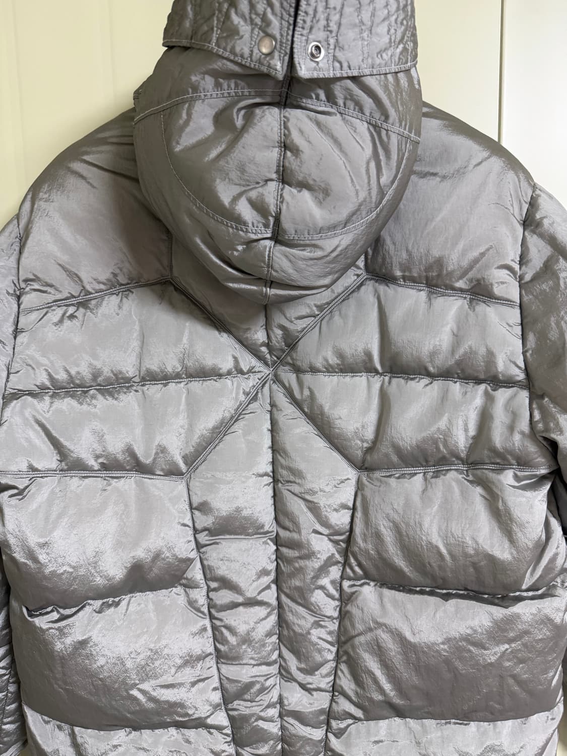 스톤 아일랜드 나일론 메탈 에코닐 재생 나일론 패딩 상품이미지3