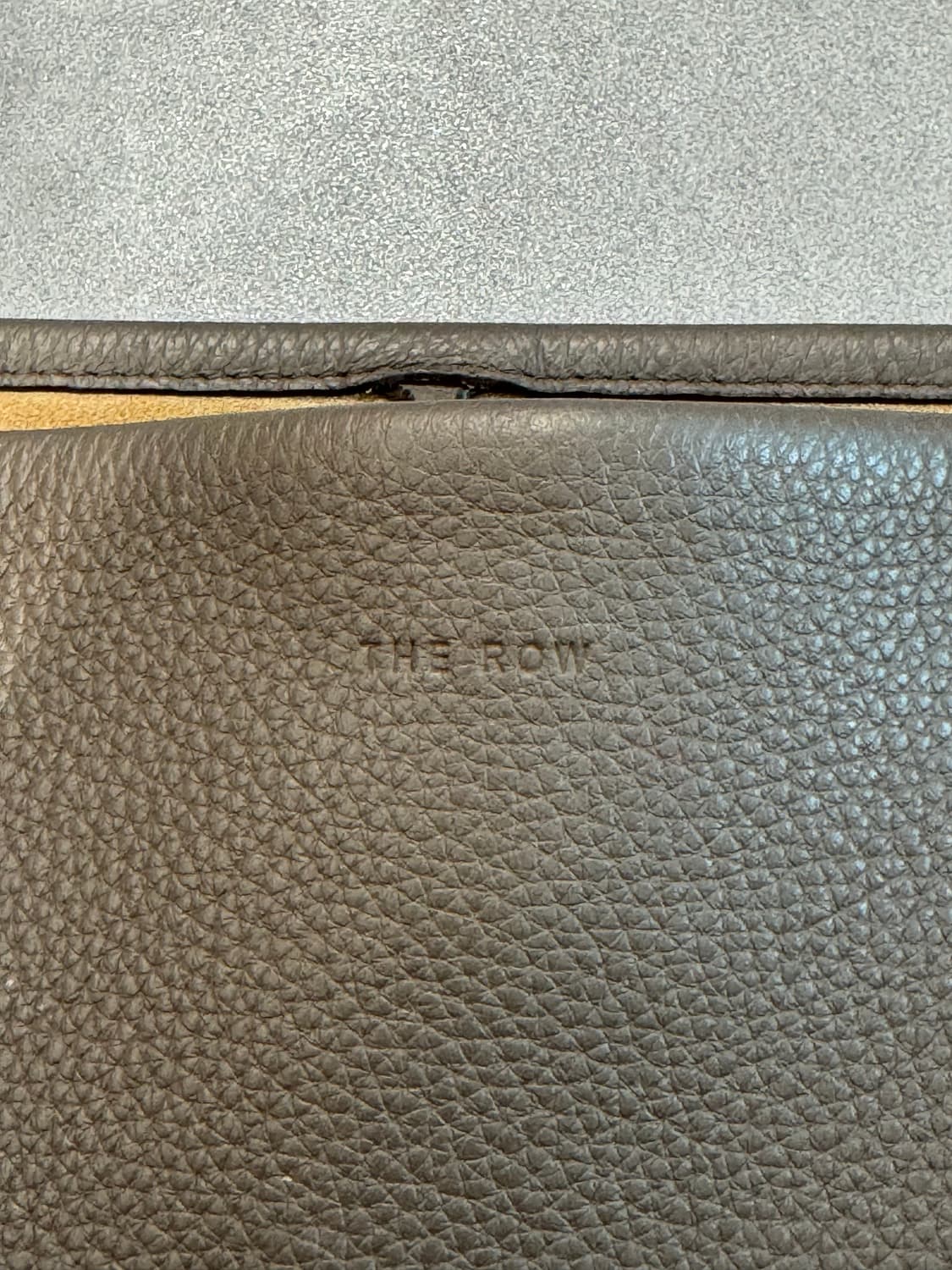 더 로우 파크백 라지 다크 올리브 컬러 상품이미지3