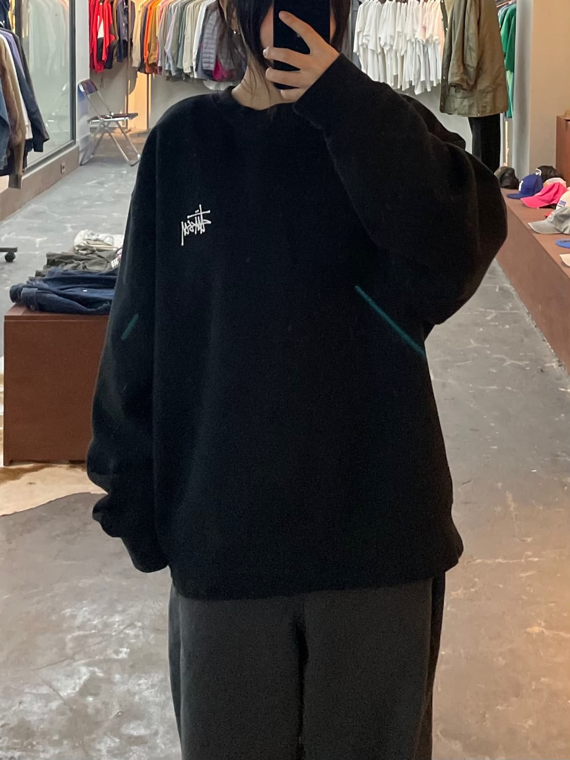 스투시 베이직로고 블랙 맨투맨 H2066 상품이미지1