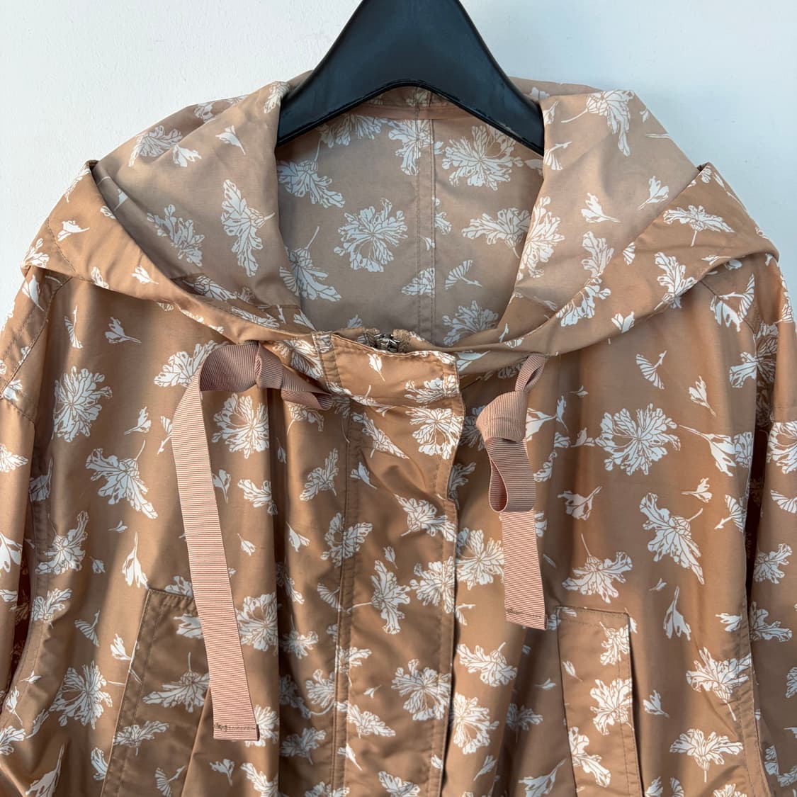 칼라거펠트 플라워 패턴 후드 바람막이 자켓 상품이미지2