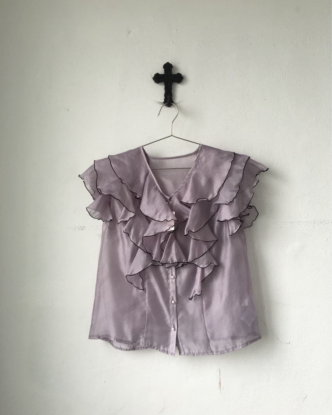 Ruffle point glossy blouse 상품이미지2
