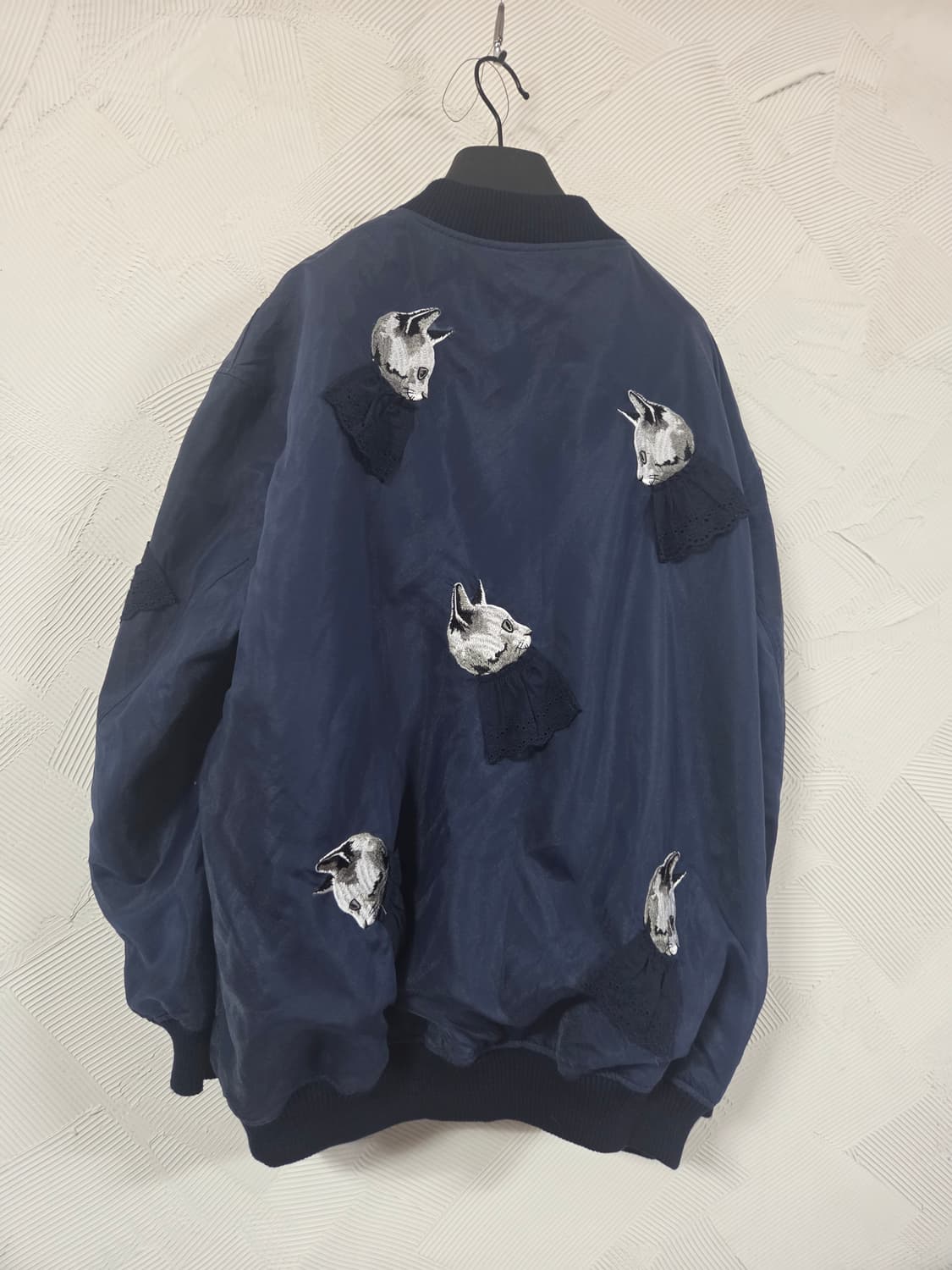 캔디스트리퍼 고양이 자수 MA-1 블루종 상품이미지3