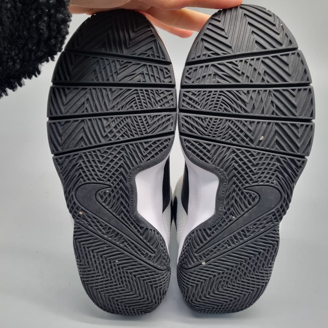 나이키 팀허슬 d8 운동화240 상품이미지4