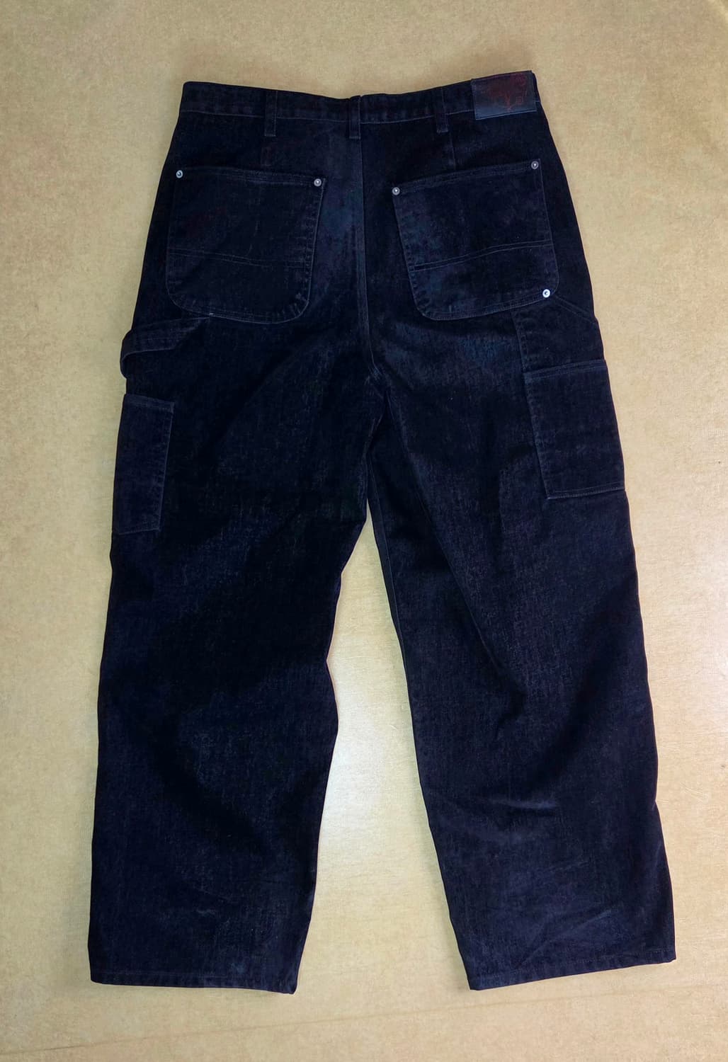 에모스탠스클럽 벨벳 레더 더블니 카펜터 팬츠 2사이즈 상품이미지2