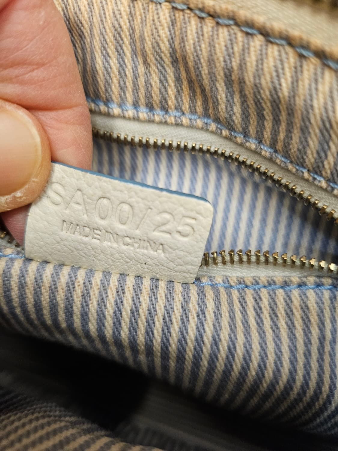 CELINE 셀린느 마카담 트리옹프 캔버스 및 가죽 숄 더백 상품이미지9