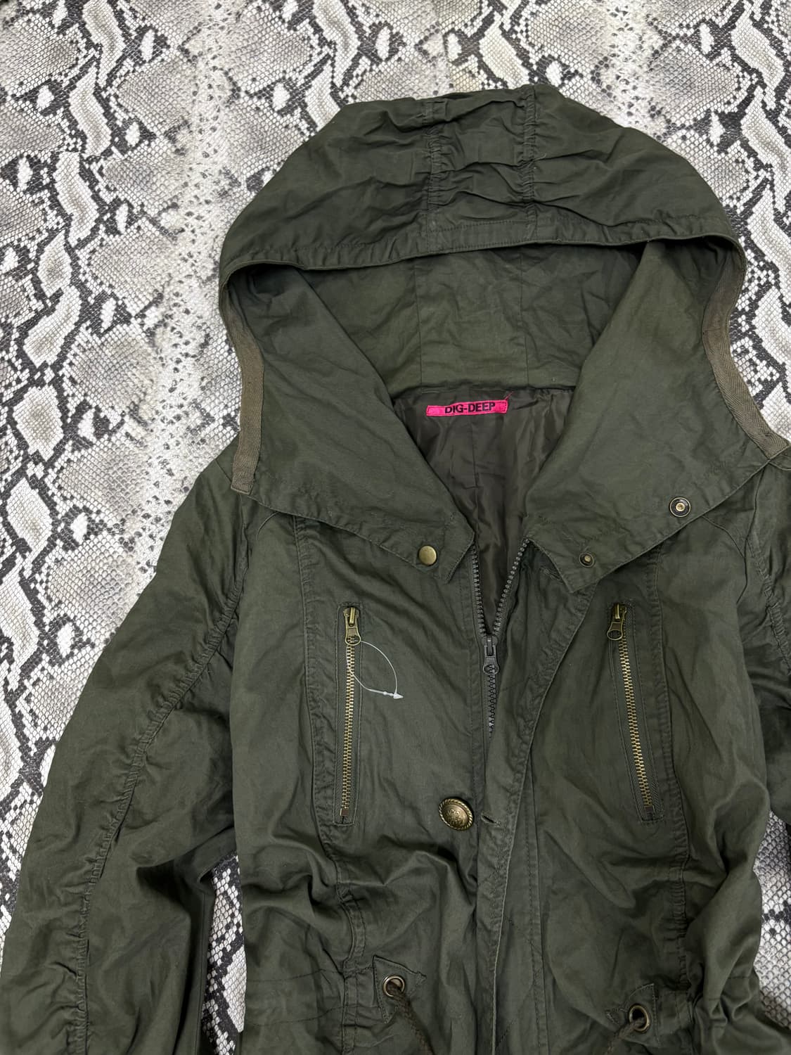 “Dig Deep” Grunge Mood Over Hooded Khaki 상품이미지8