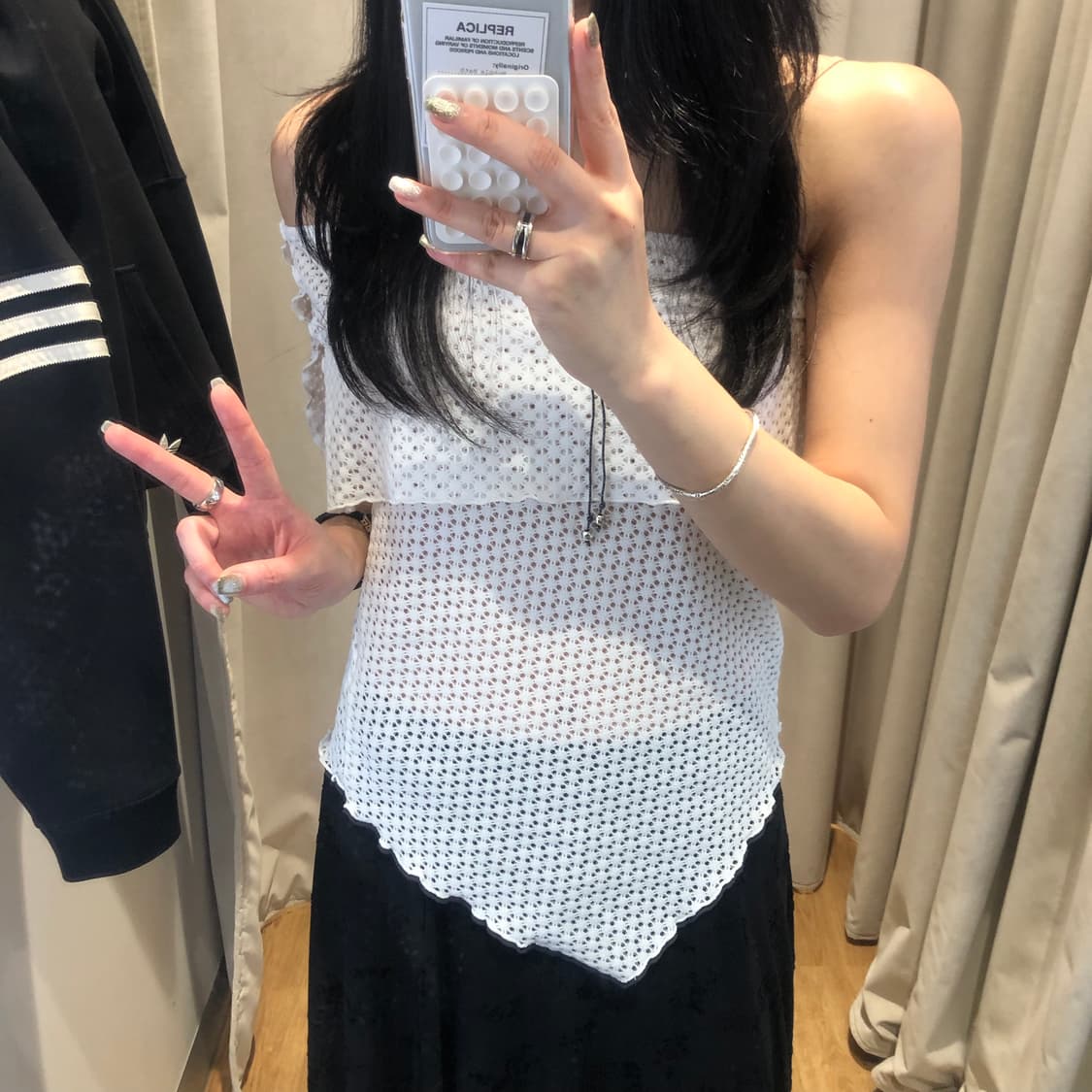 폴리수엠 punched lace off shoulder top  상품이미지1