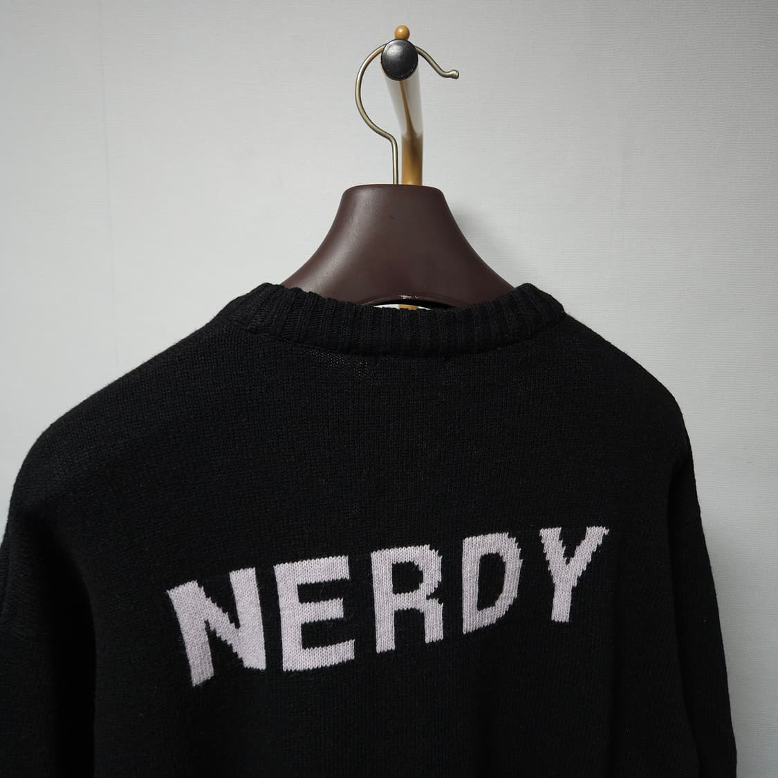 L ) 널디 백로고 크루넥 니트 상품이미지7