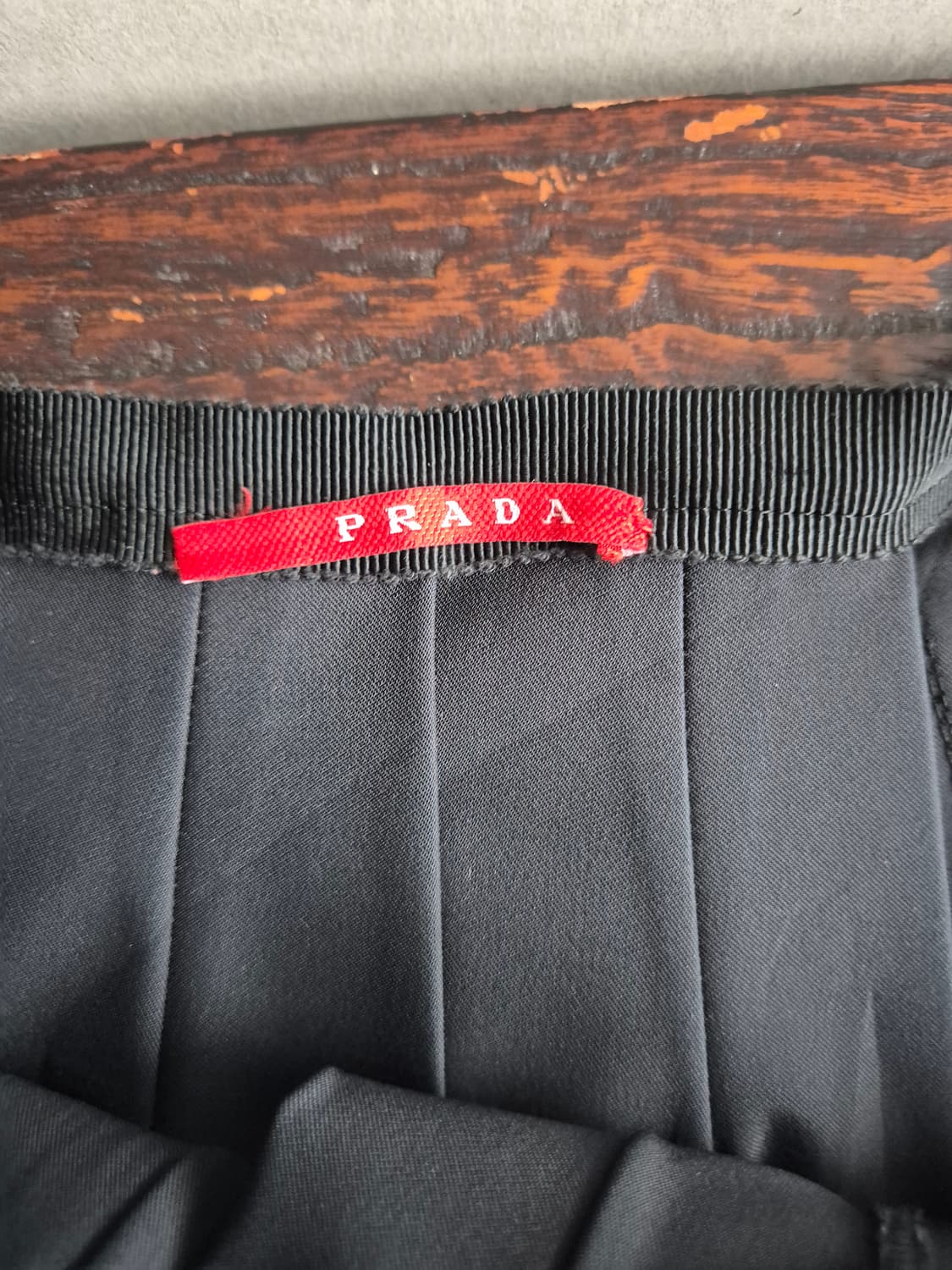 Prada 프라다 나일론 플리츠 A라인 미디 스커트 상품이미지3