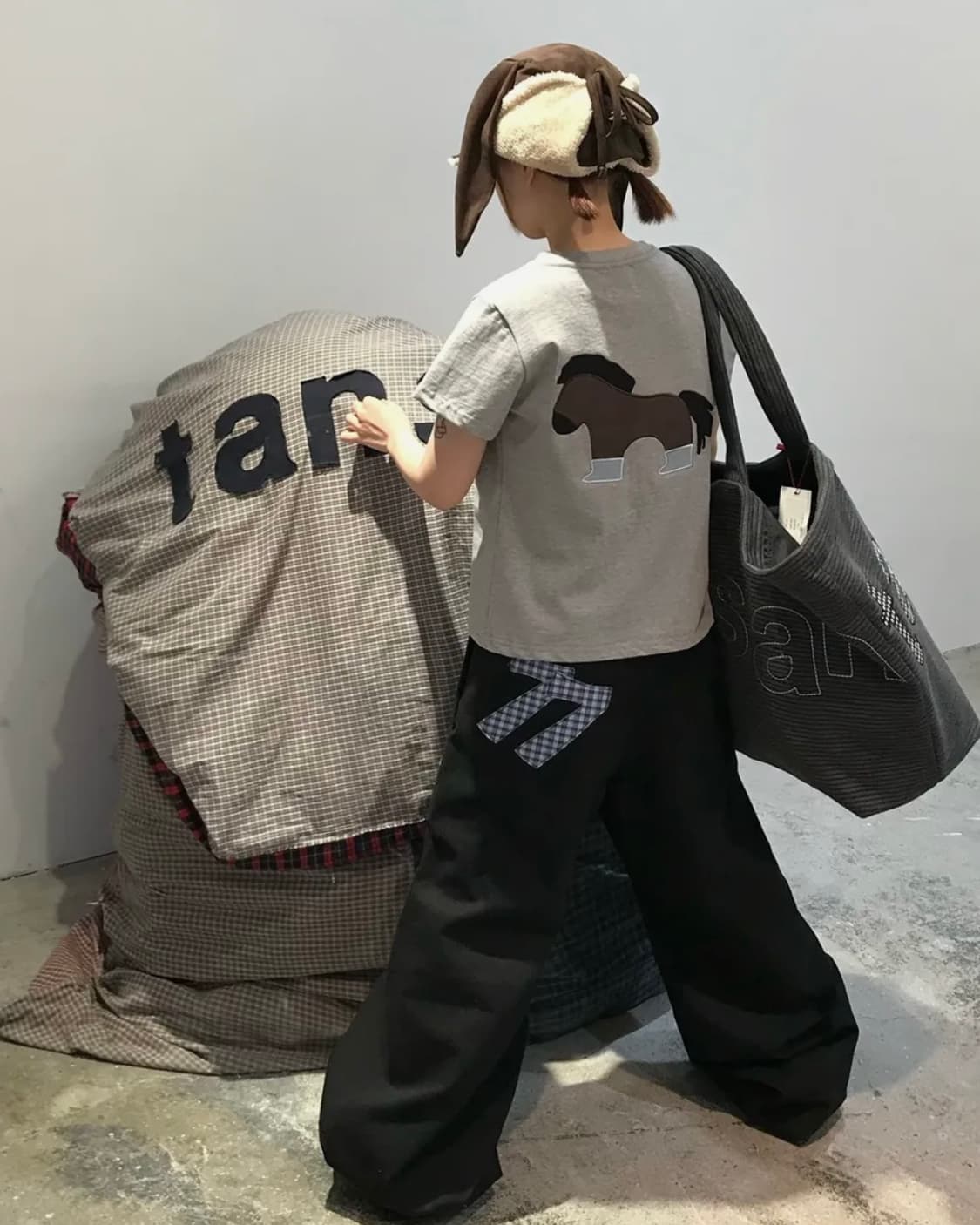  탄산마그네슘 포니 아플리케 티셔츠 grey size 3 상품이미지3