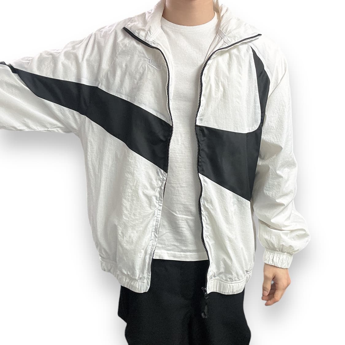 나이키 화이트 빅로고 나일론 바람막이 상품이미지3