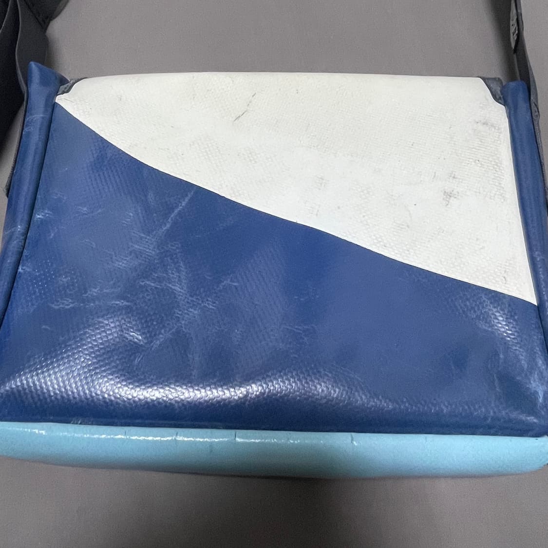 프라이탁 라씨(파/흰) 상품이미지7