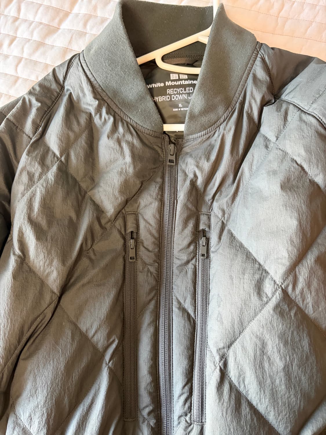 유니클로X화이트 마운티어링 하이브리드 다운자켓 상품이미지2