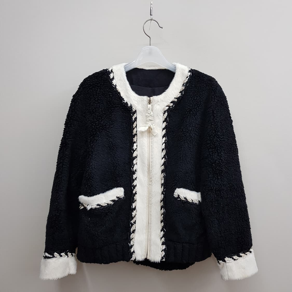 오즈세컨 2021 블랙 배색 트위드 무스탕 양털 자켓  76-90-155 상품이미지1