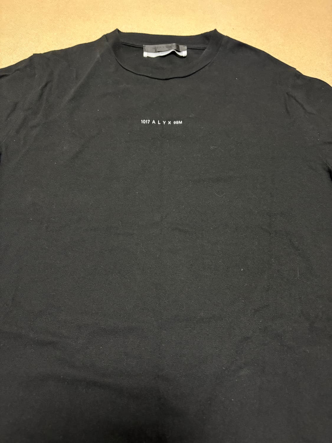 알릭스 기본반팔(칠린호미 착용) 상품이미지1