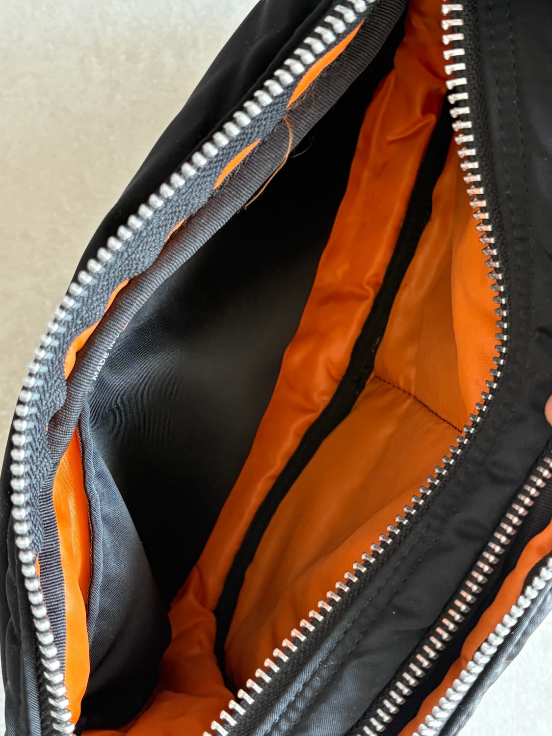 요시다 포터 탱커 숄더백 S 스몰 블랙 상품이미지4