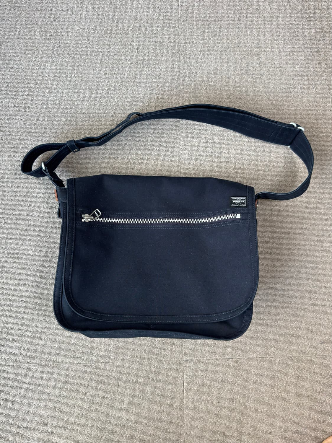 포터 네이키드 숄더백 네이비 라지 상품이미지1