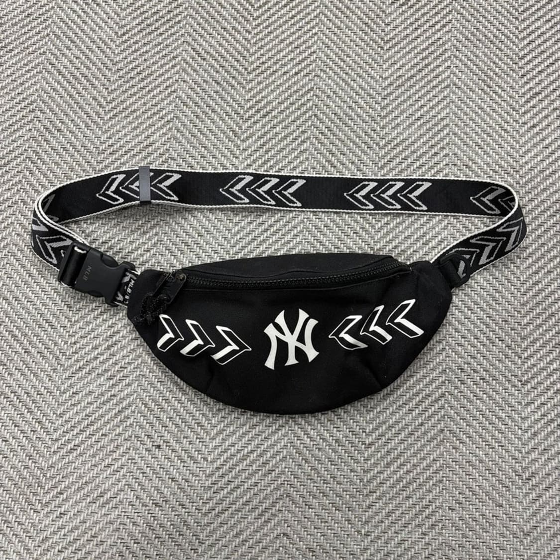 MLB 뉴욕양키즈 힙색 v2427 상품이미지1