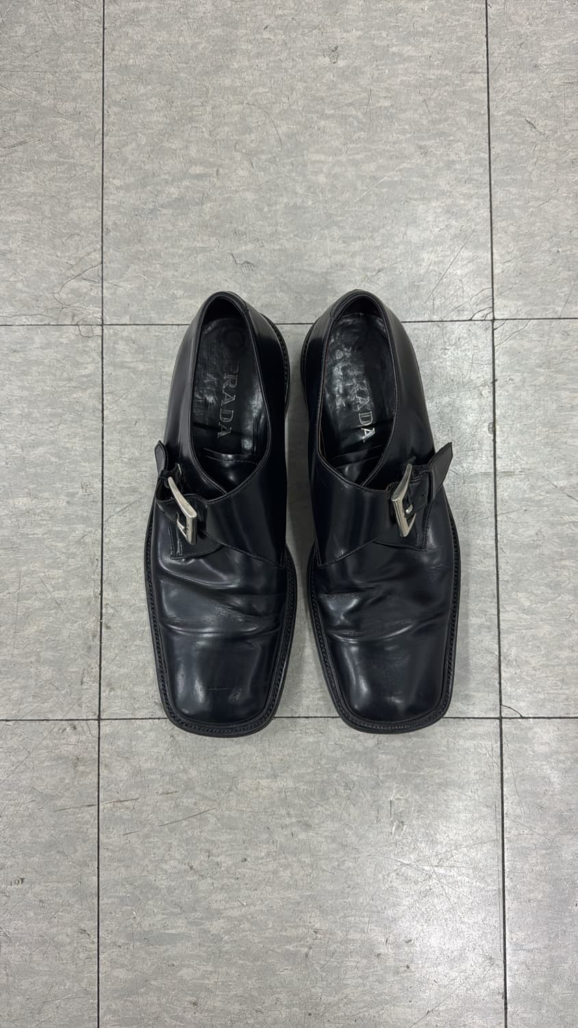 프라다 아카이브 버클 스퀘어토 로퍼 상품이미지3