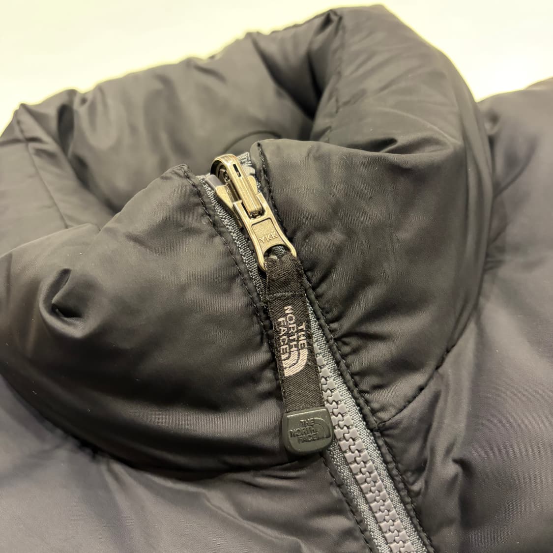 [90] 노스페이스 700 구스 다운 눕시 패딩 그레이/블랙 C197 상품이미지5