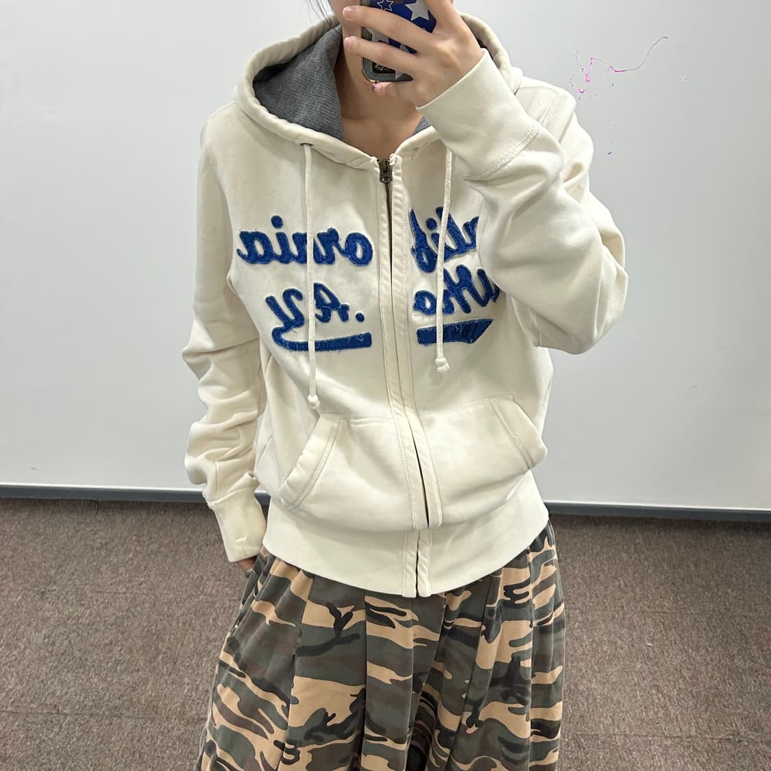 Who.A.U 후아유 블루 레터링 로고 아이보리 후드집업 상품이미지1