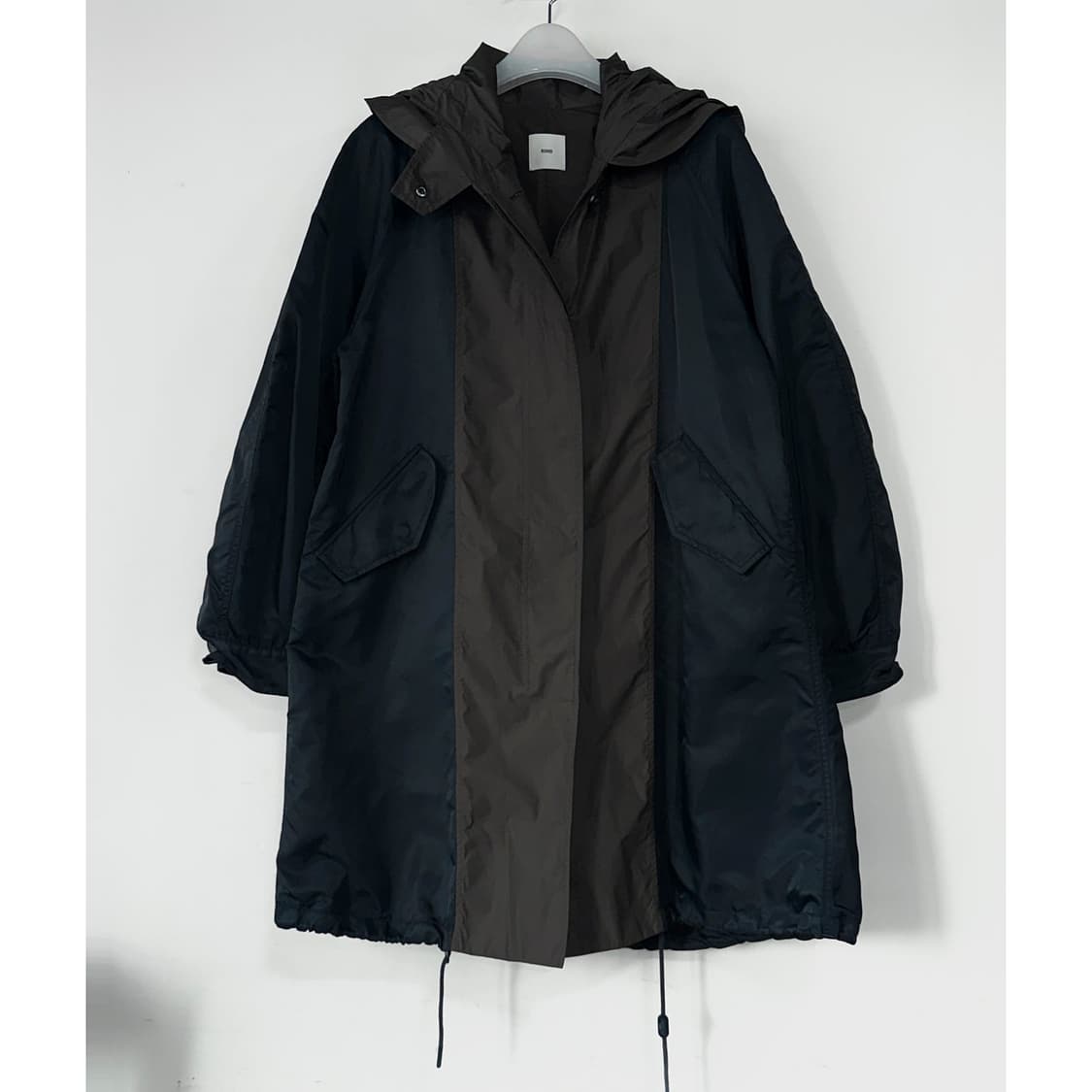 구호 KUHO 배색 후드 롱 자켓 상품이미지1