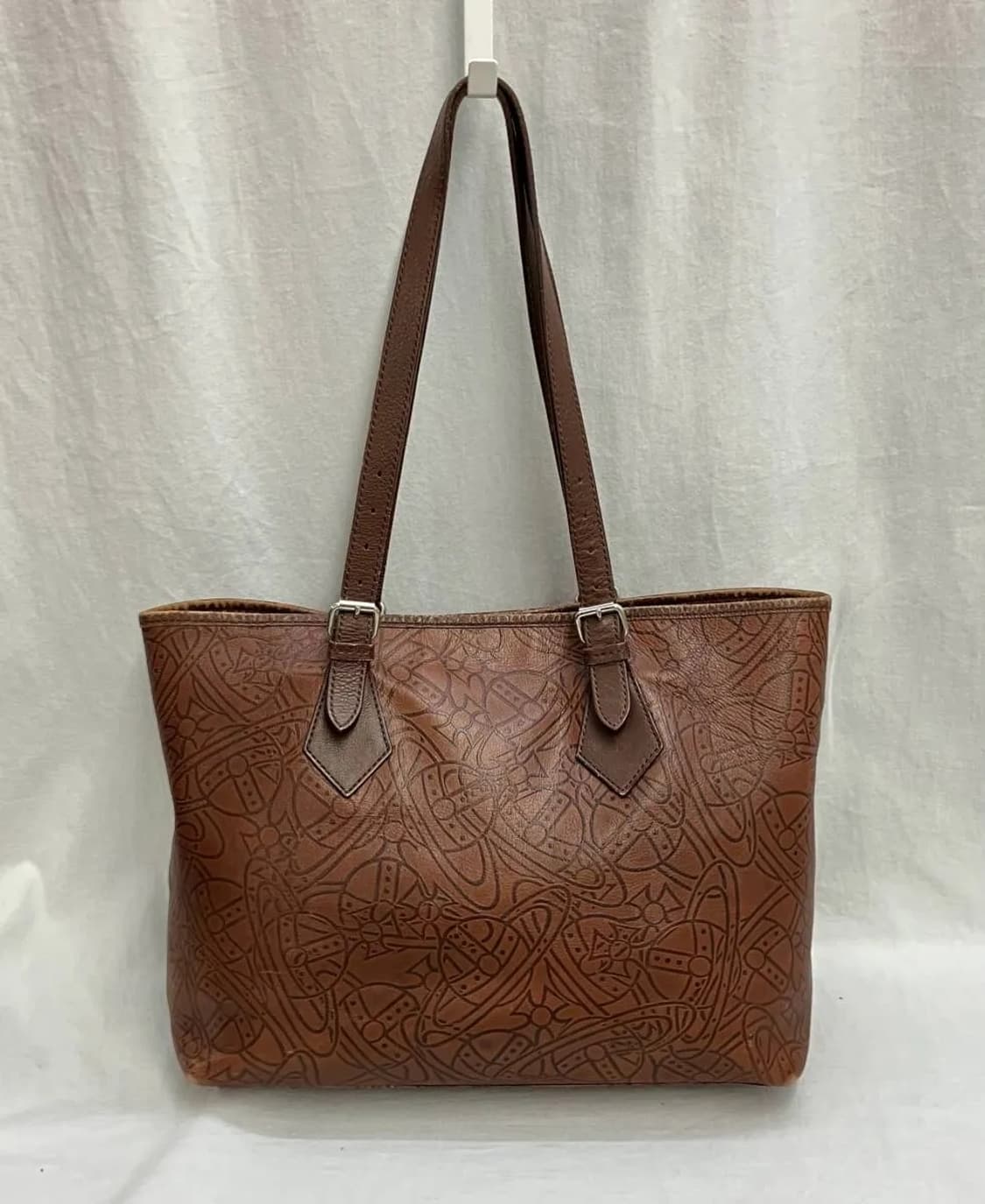 비비안 웨스트우드 로고 패턴 가죽 토트백 상품이미지2