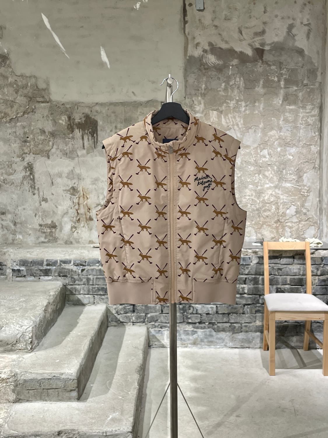 메종 키츠네 골프 베이지 폭스 패턴 폴리에스텔 베스트 상품이미지1