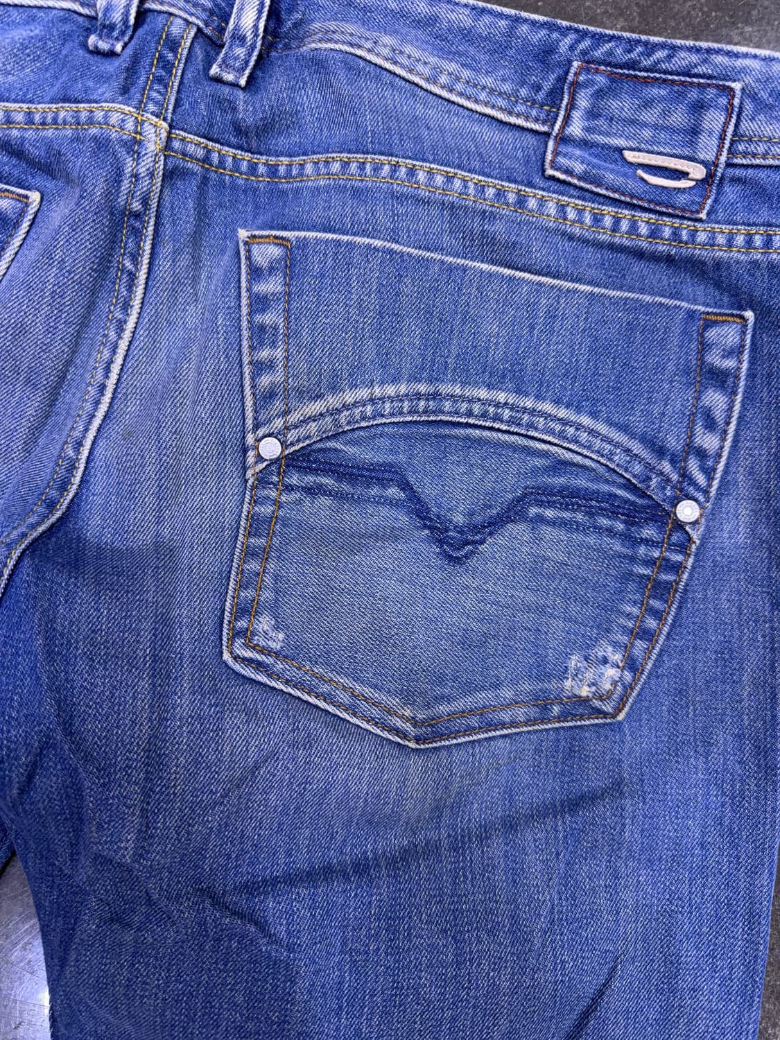 디젤 자탄 빈티지 라인 워싱 부츠컷 플레어핏 데님팬츠 33 상품이미지8