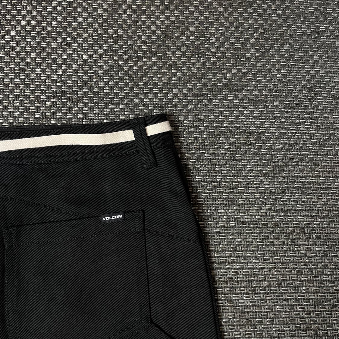 (29) VOLCOM 블랙 데님 미니스커트 XS 상품이미지5