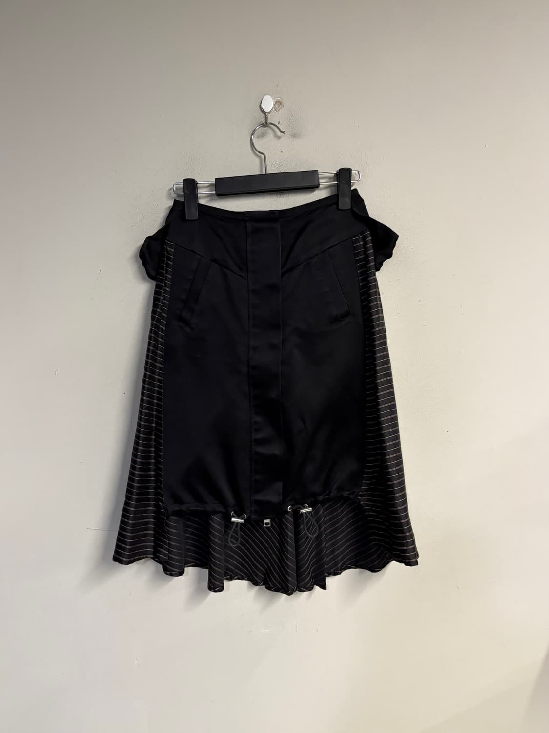 SACAI silk stripe skirt black  상품이미지1