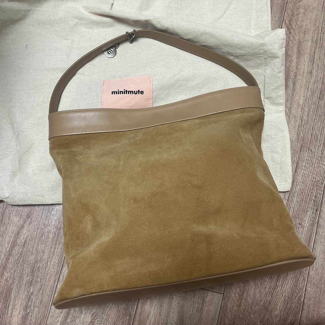 미닛뮤트 토보 라지 샌드 스웨이드 상품이미지1