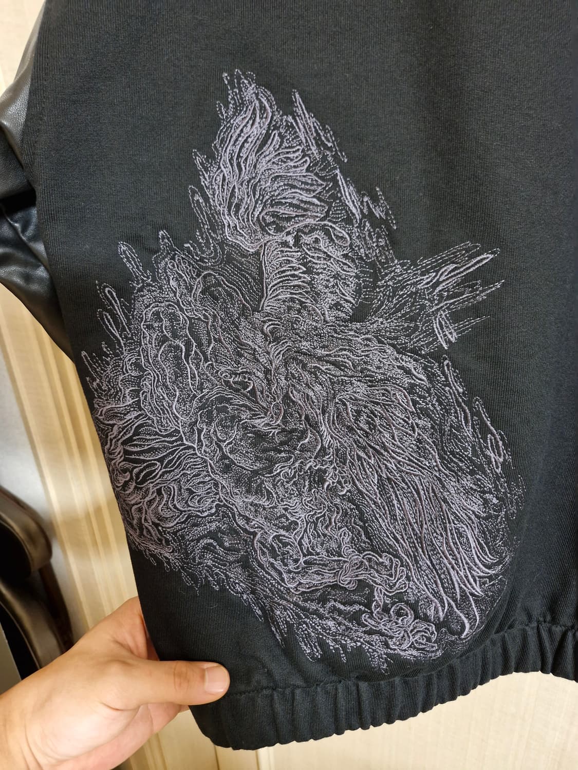 송지오 옴므 컬렉션 레더 자수 후드티 블랙 48 상품이미지3