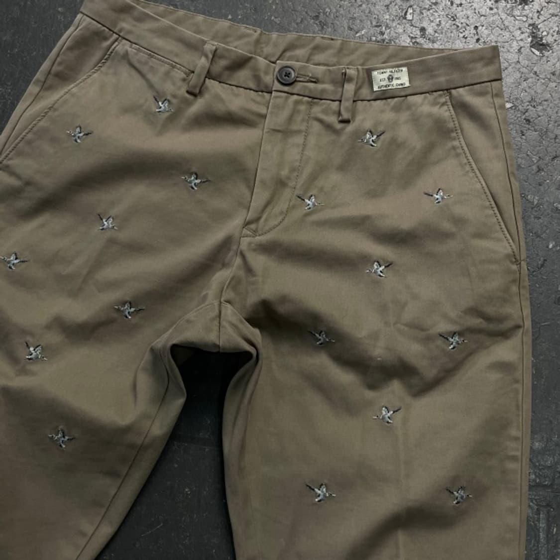 32 타미힐피거 자수 치노팬츠  상품이미지2