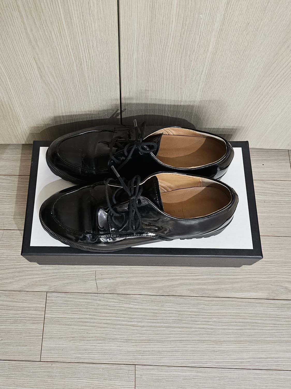 홍대 편집샵 에나멜 로퍼 240 3cm 굽 상품이미지3