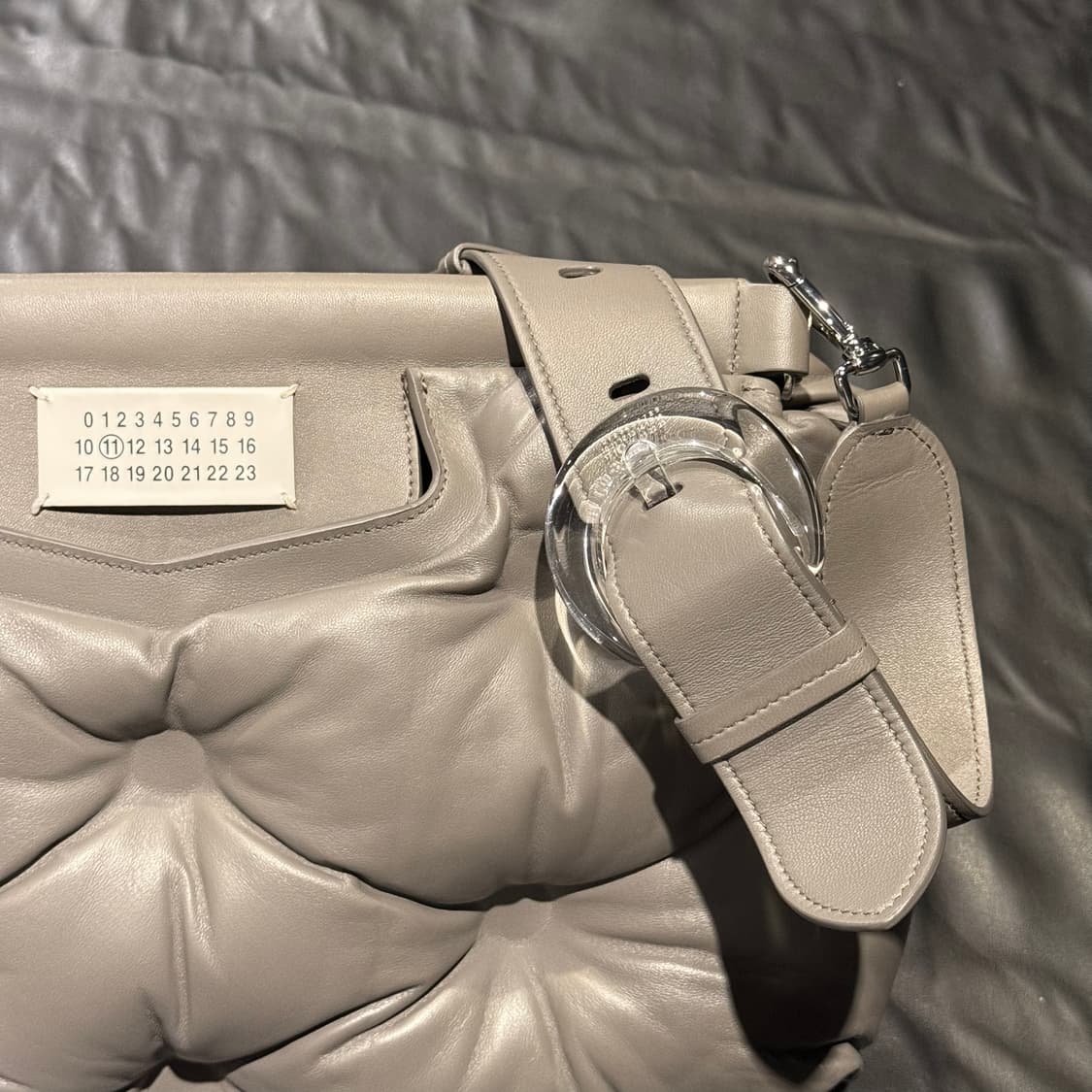 메종 마르지엘라 글램 슬램 미디움 레더 숄더백 그레이 상품이미지6