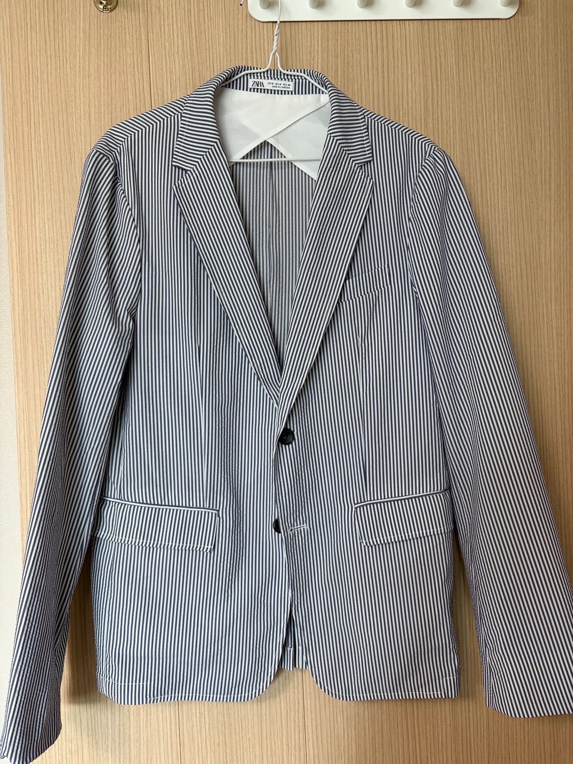 자라(ZARA) 초경량 세로 스트라이프 자켓 (M) 상품이미지1