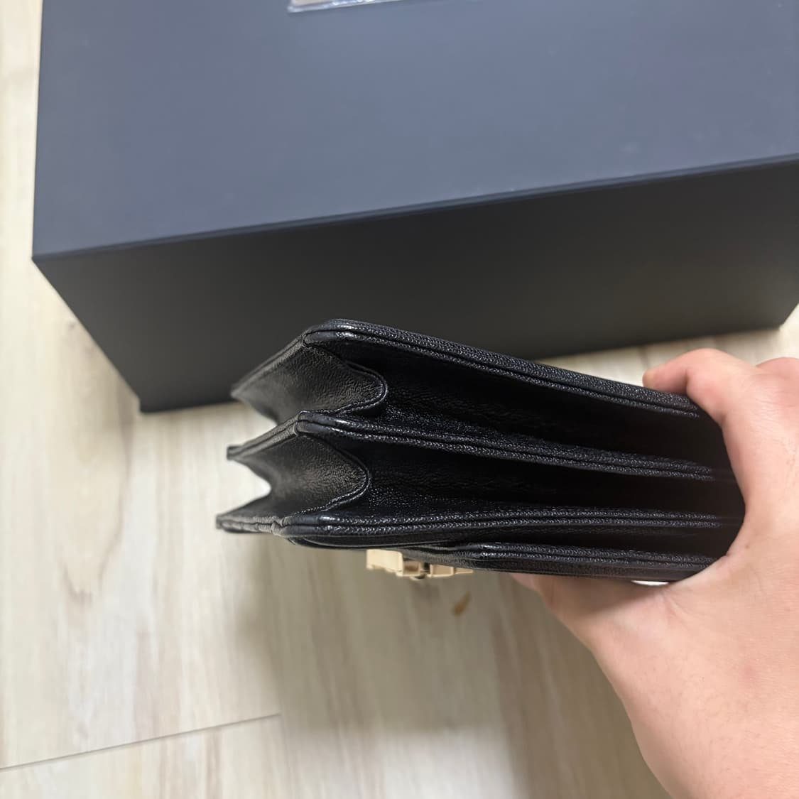 [백화점판/새상품급] 샤넬 캐비어 보이 플랩 사첼 백 상품이미지7