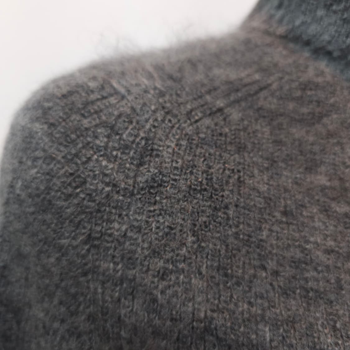 모헤어 차콜 터틀넥 목폴라 골지 슬림핏 니트 상품이미지8