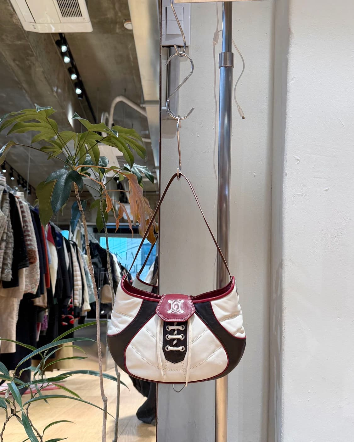 셀린느 화이트 레드 02s 피파 월드컵 레더 숄더백  상품이미지1