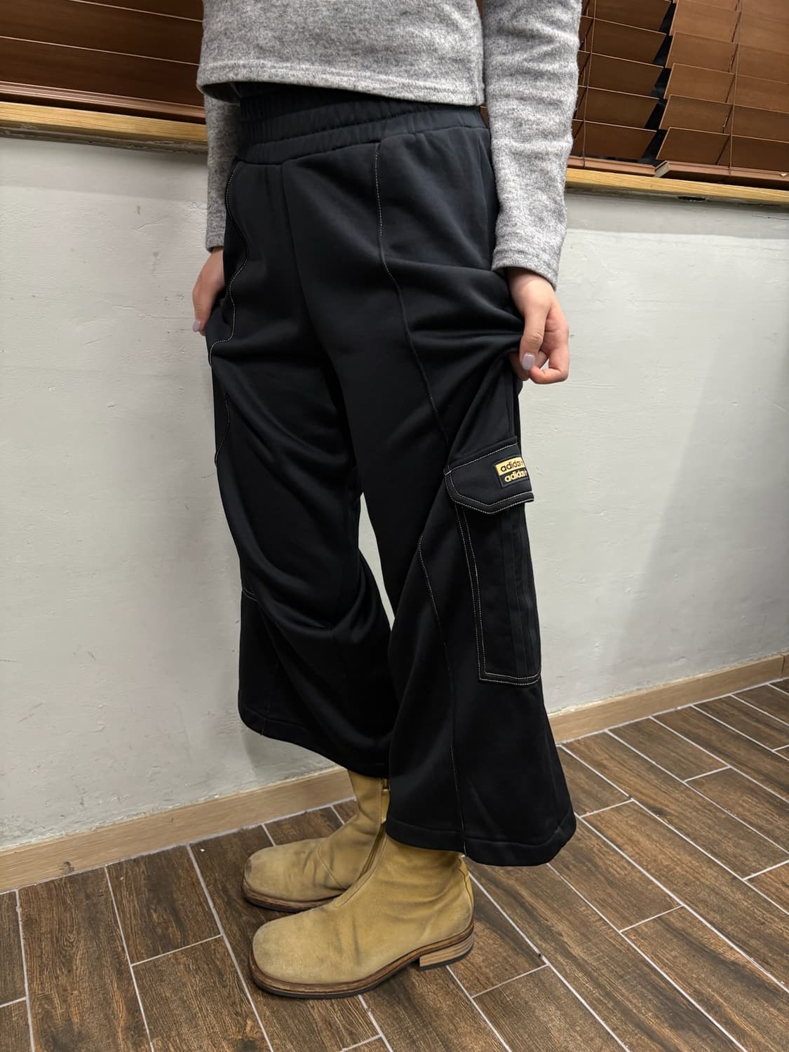 아디다스 와이드 카고 트랙 팬츠 상품이미지1