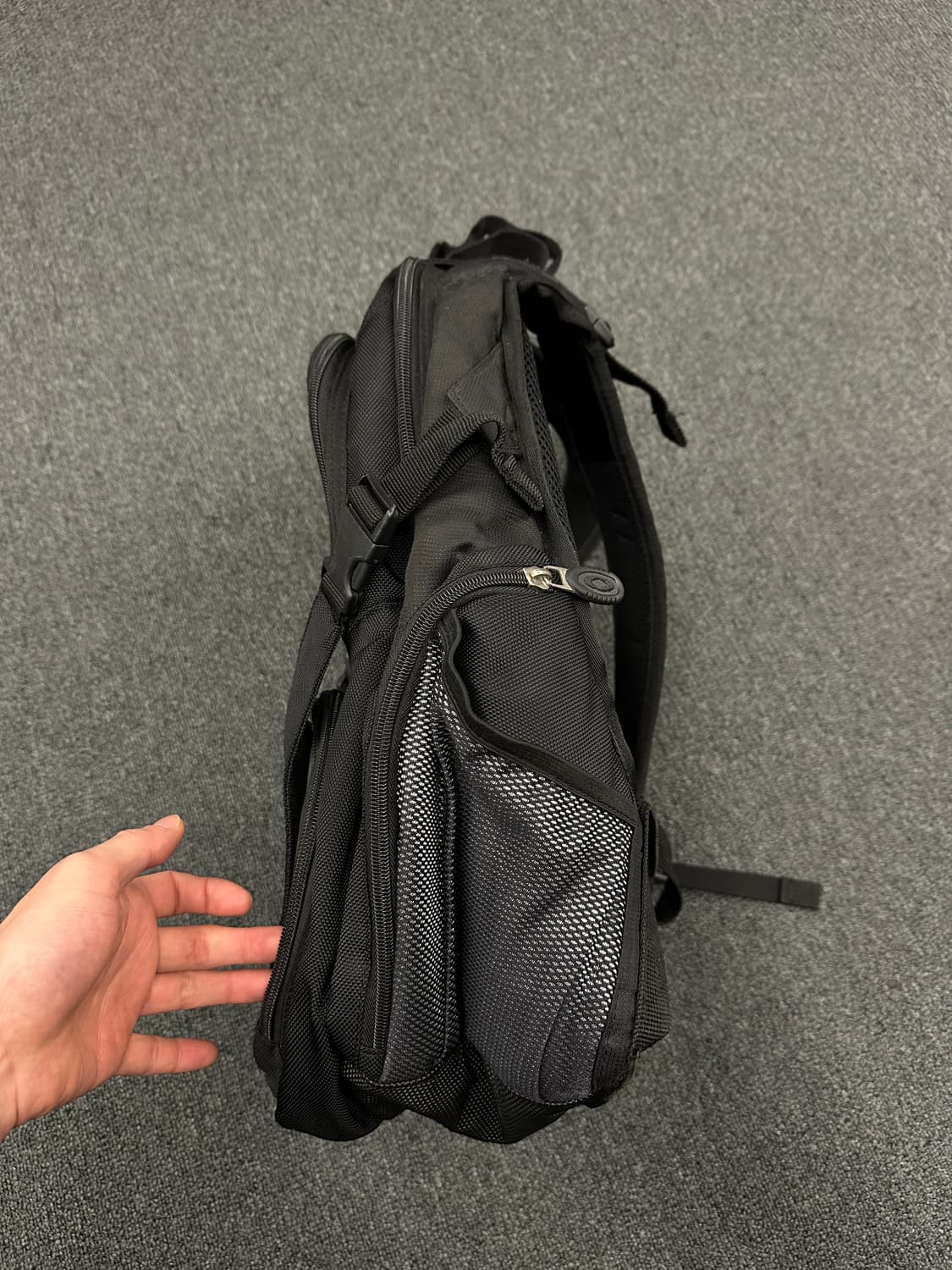 오클리 아이콘 백팩 블랙 상품이미지3