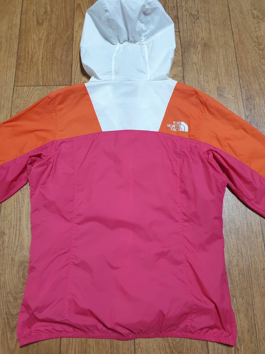 1088 노스페이스 아웃도어 바람막이 95 사이즈입니다 상품이미지5