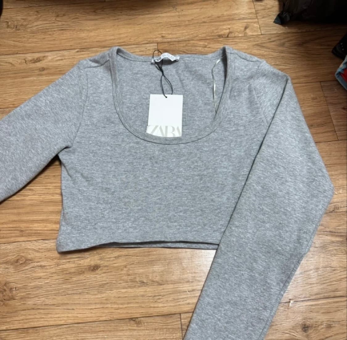 새상품 자라 유넥 크롭 긴팔티 상품이미지1