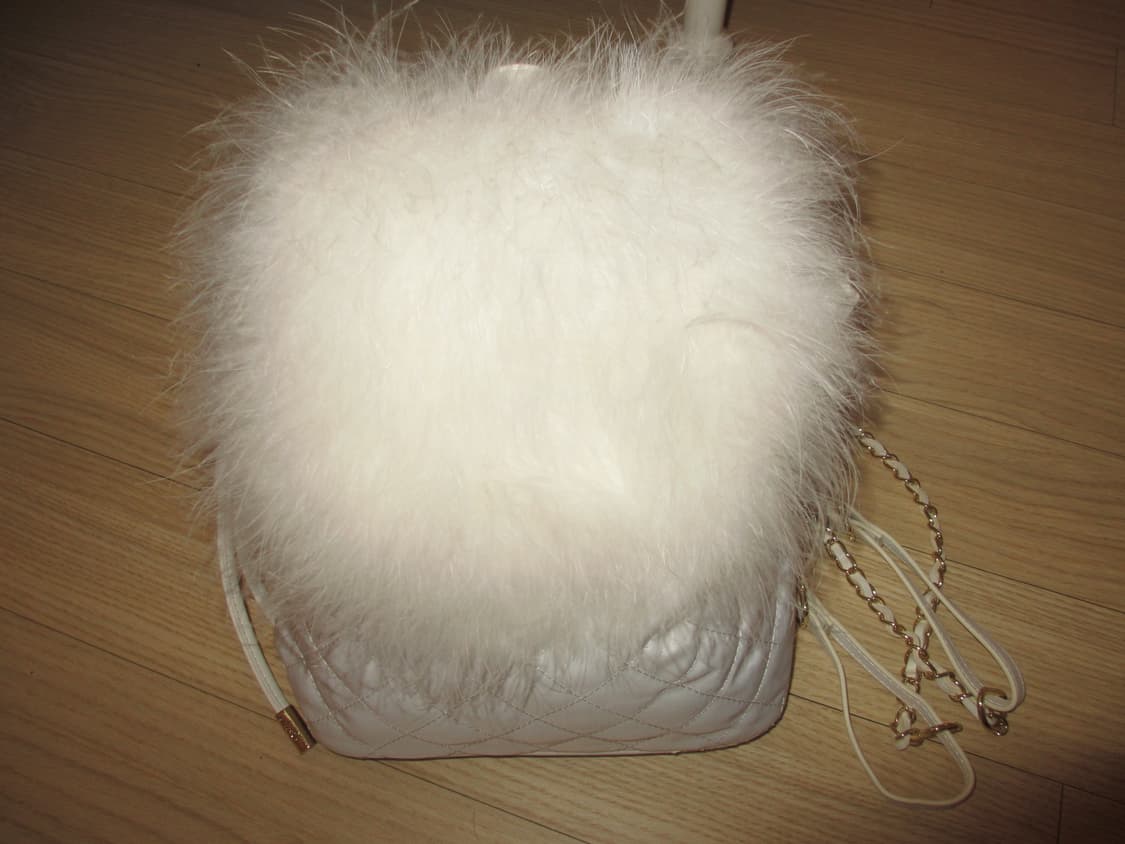 Rady 화이트 퍼 퀼팅 체인백팩 (대장) 상품이미지1