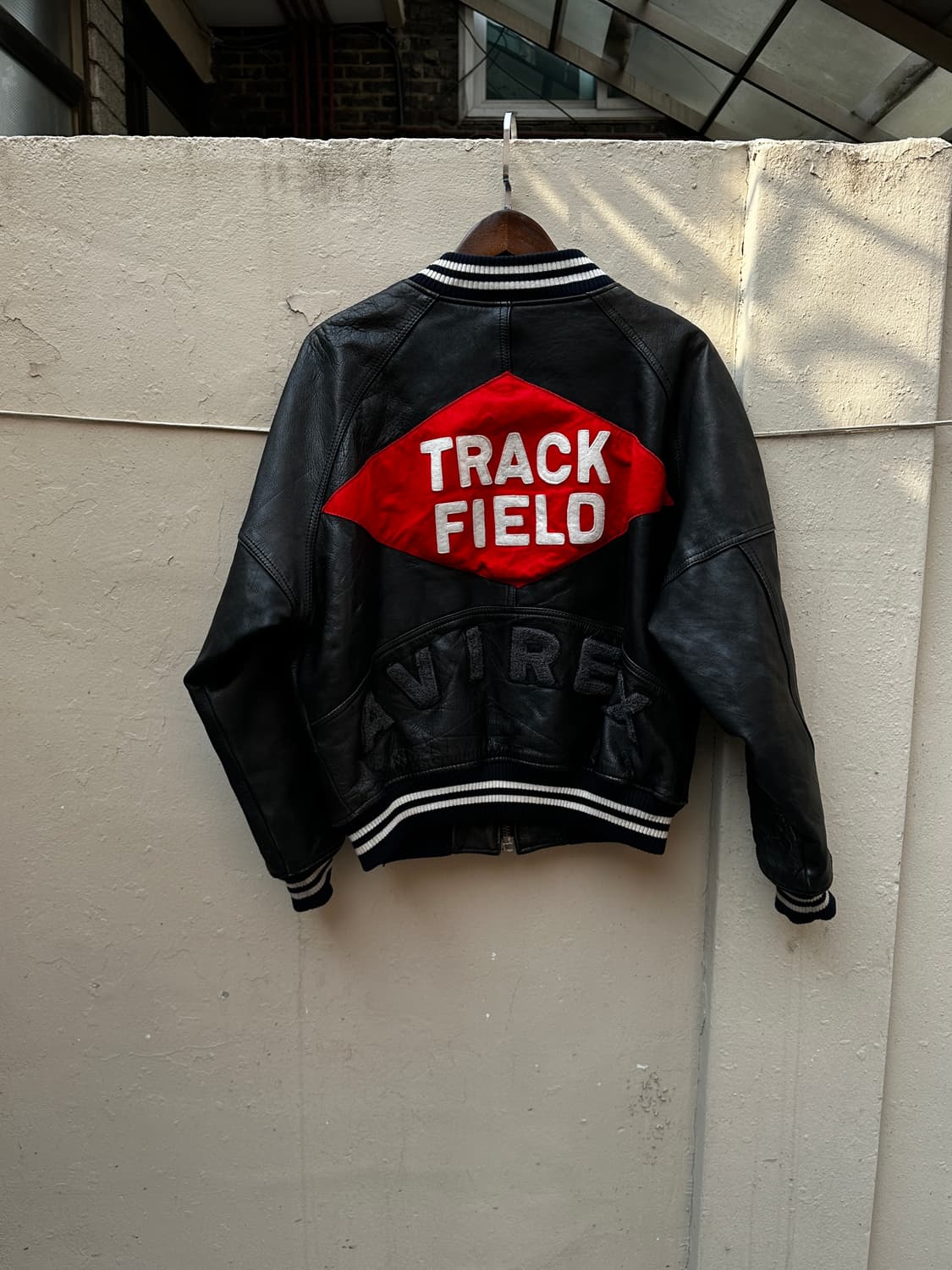 90s Avirex 아비렉스 트랙필드 레더 바시티 자켓 상품이미지1
