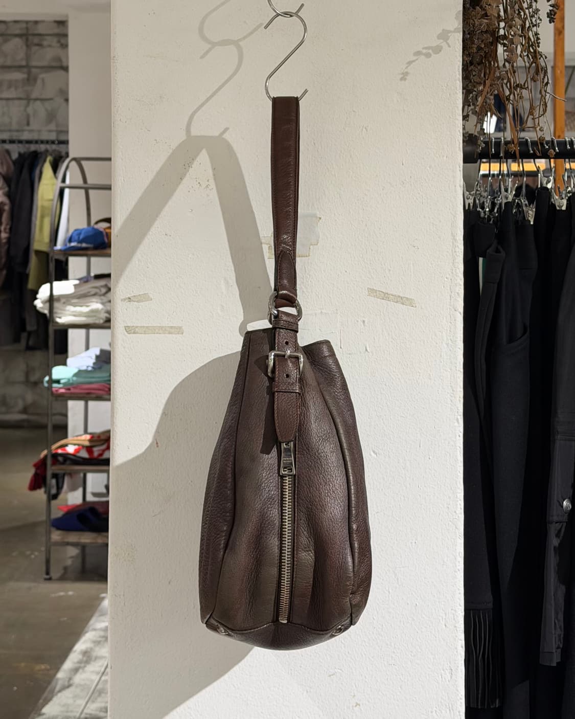 프라다 브라운 브루시아토 체르보 레더 호보백 상품이미지5