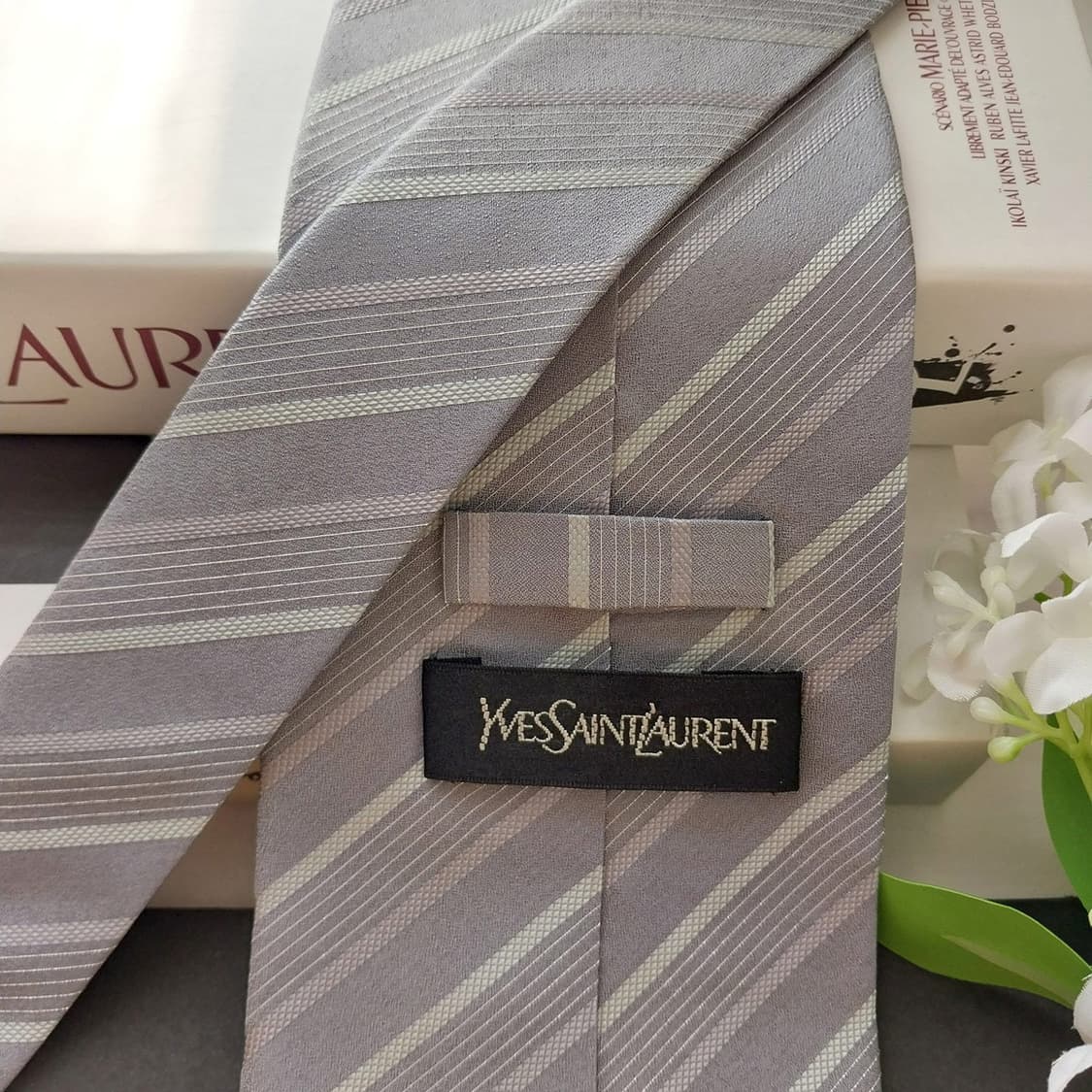 입생로랑 실크 그레이 스트라이프 넥타이 9.7cm A등급 K1917
 상품이미지5