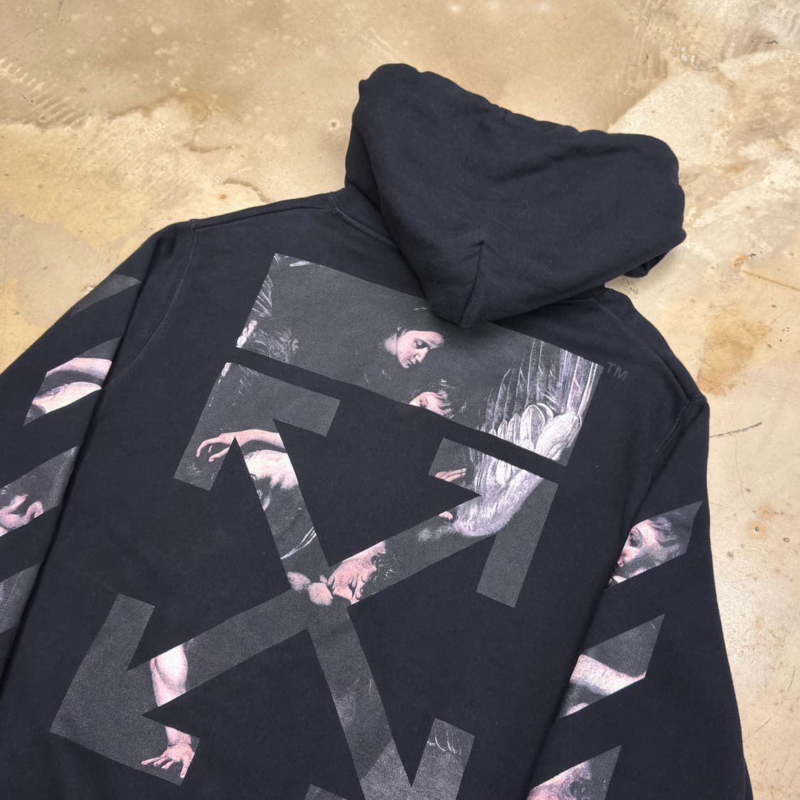 오프 화이트 카라바도 블랙 후드티 상품이미지1